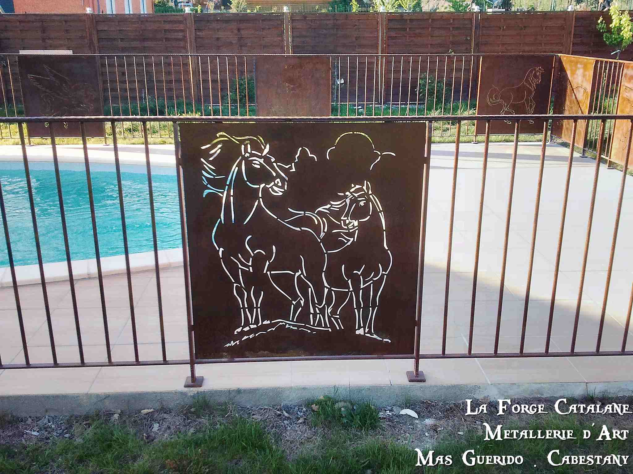 Garde corps decoupe laser chevaux protection piscine  forge catalane 3.jpg